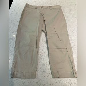 Like New - LOFT khaki capris size 8P (waist 16”)